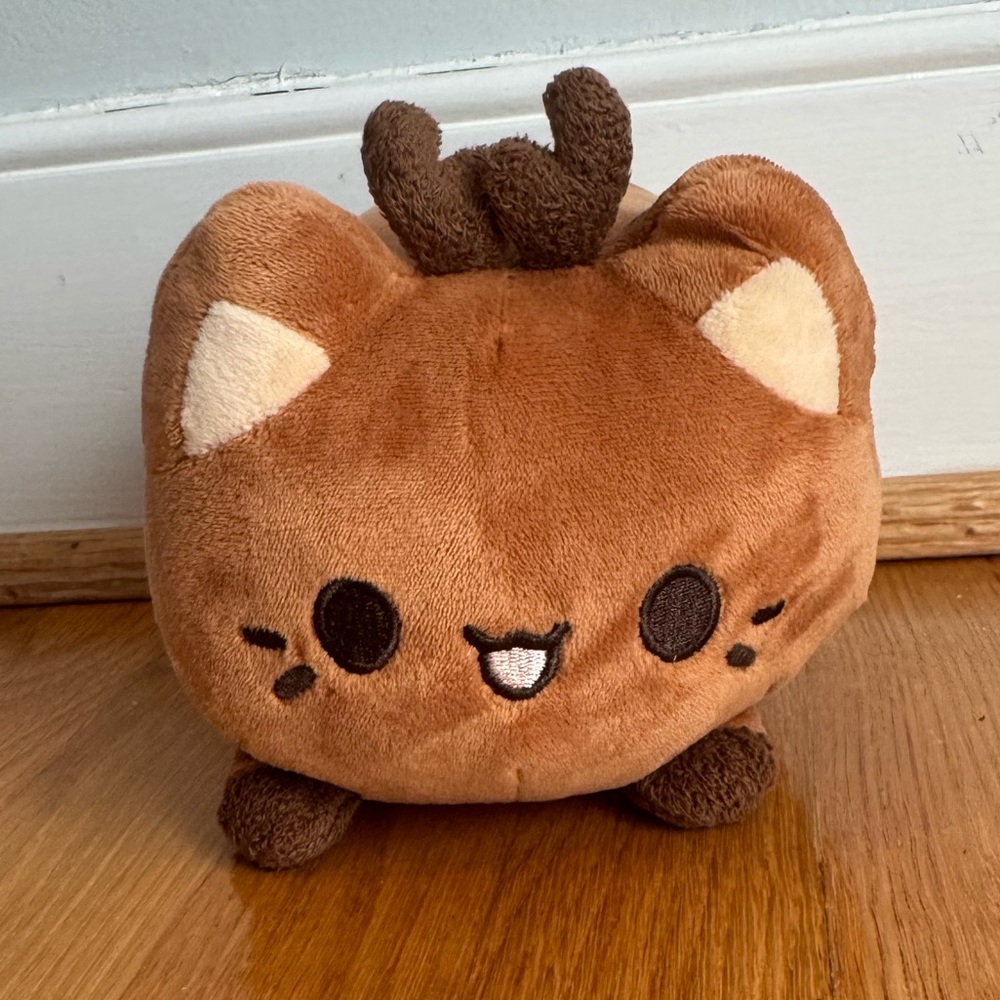 Aurora Reindeer Meowchi plush toy